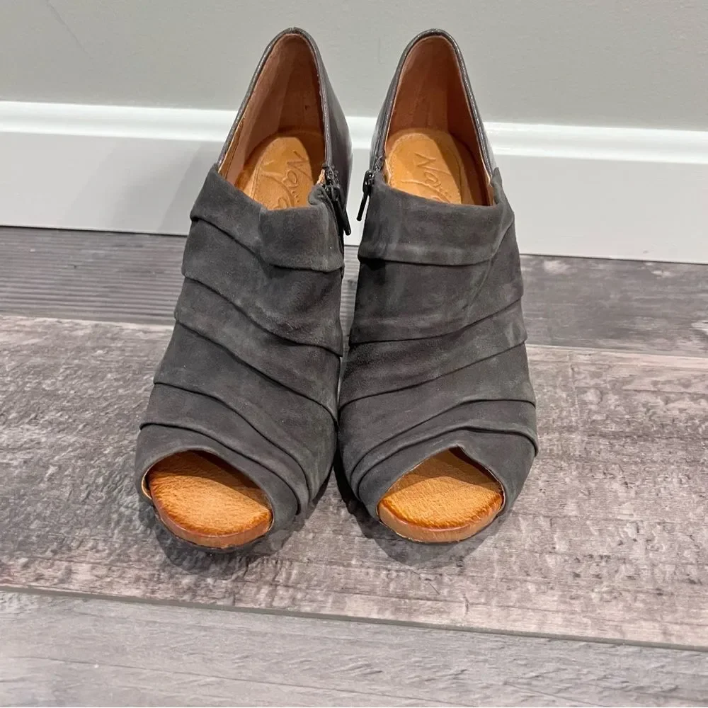 Naya peep-toe wedges size 9 in Greyish/brown - Picture 4 of 9